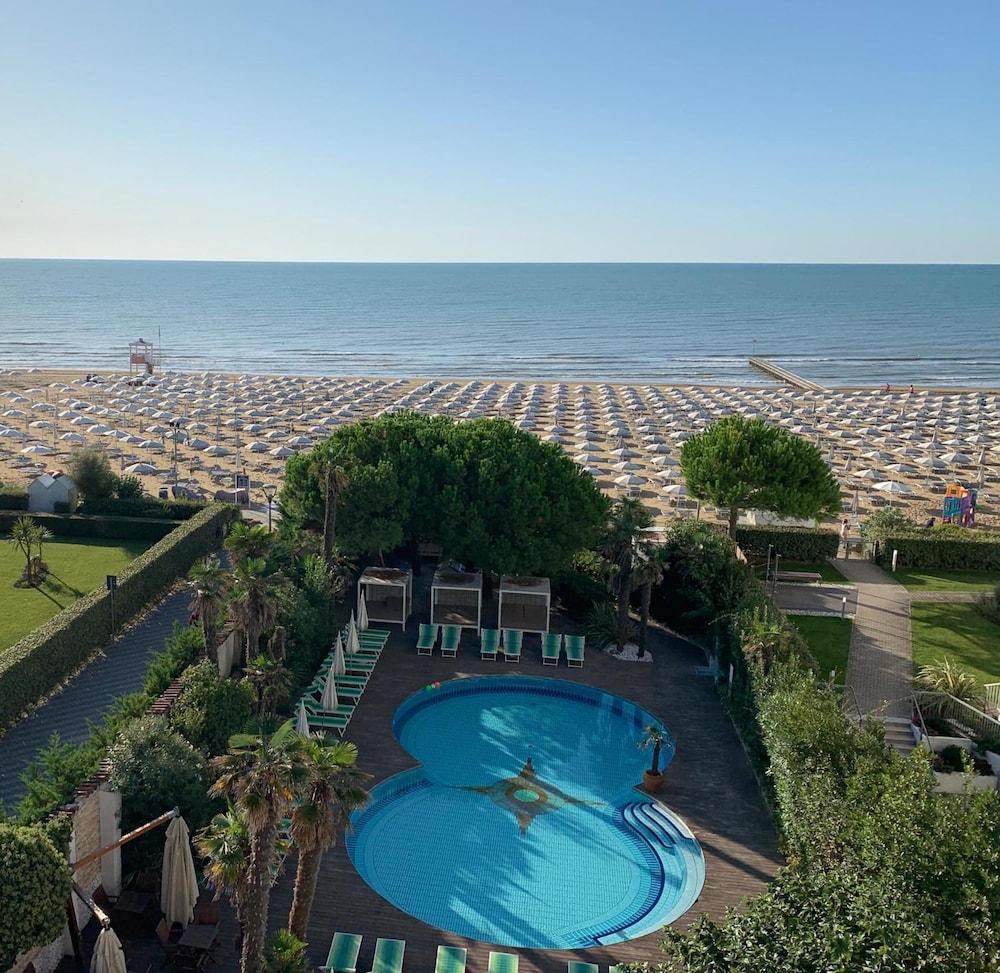 Park Hotel Cellini Lido di Jesolo Exterior foto