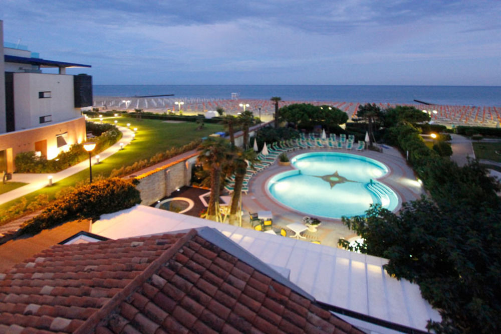 Park Hotel Cellini Lido di Jesolo Exterior foto